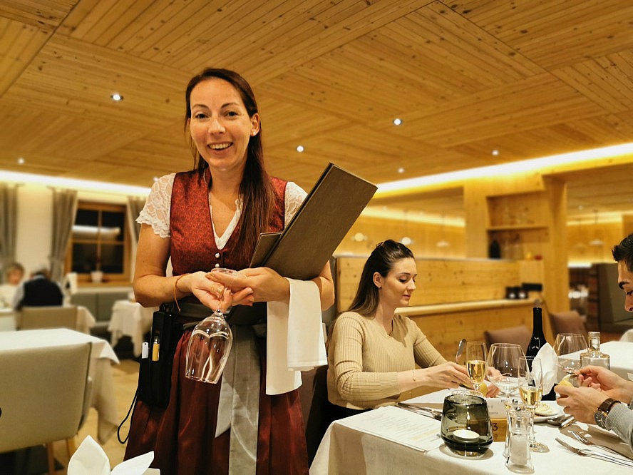 Hotel Kassian: die MitarbeiterInnen nehmen sehr freundlich die Wahl der Menüfolge entgegen