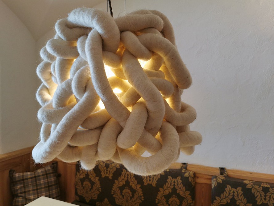 Hotel Kassian: interessante Wolllampe
