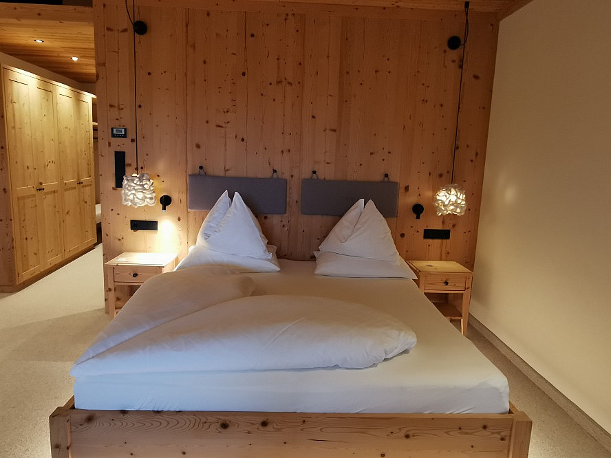 Hotel Kassian: kuscheliges Bett mit sehr bequemer Matratze
