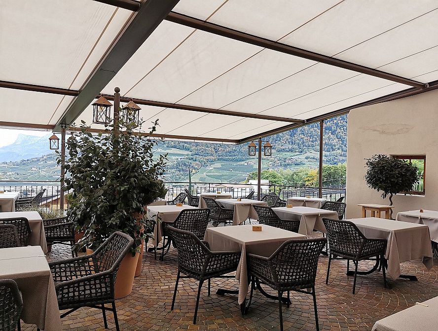 Hotel Kassian: wann immer es das Wetter zulässt, ist die Terrasse des Restaurants geöffnet