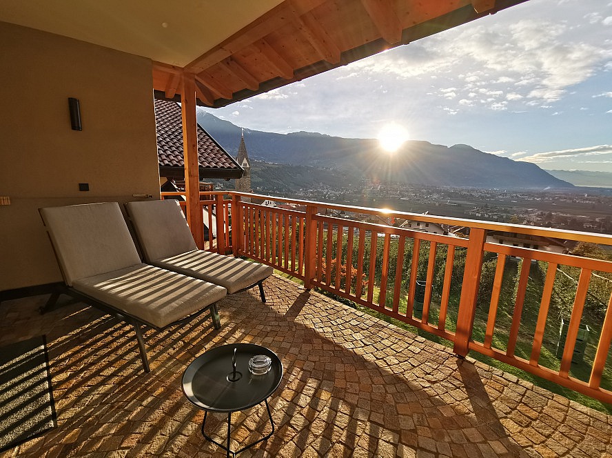 Hotel Kassian: wunderbarer Blick über Meran vom Balkon unserer Suite