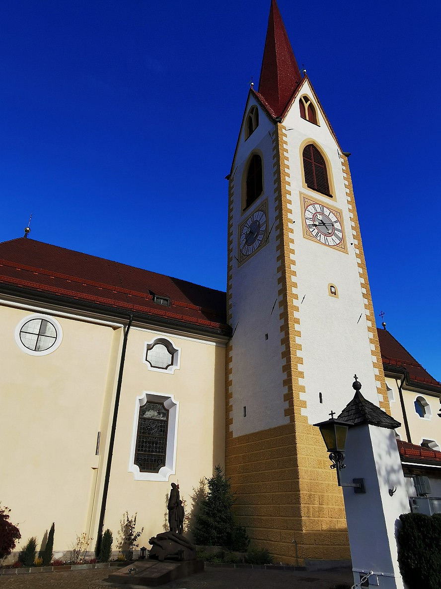 Hotel Rudolf: die Kirche im charmanten Reischach