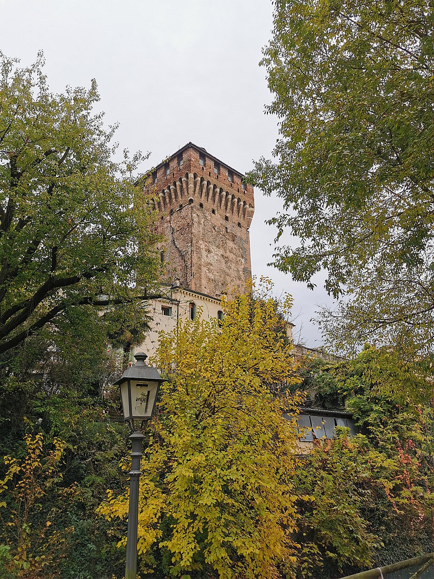 Ariston Molino Abano: Turm Porta Castello in Vicenza - ein imponierender mittelalterlicher Turm über Vicenzas Haupttor, das letzte Überbleibsel eines alten Schlosses