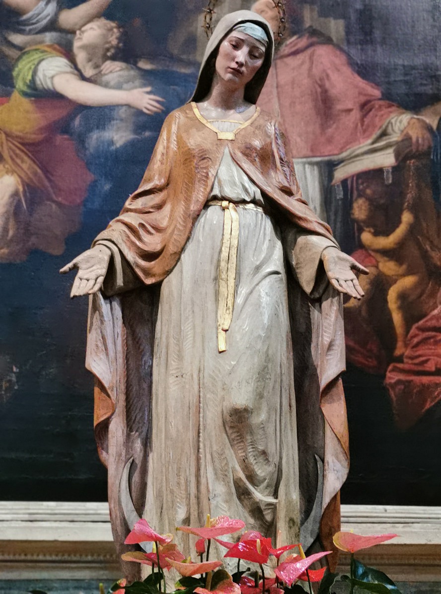 Ariston Molino Abano: Wunderschöne lebensgroße Madonnenfigur in der katholischen Kirche in Vicenza: San Lorenzo