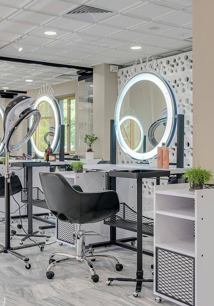 Neben den Barberstühlen spielt auch die Gestaltung und das Ambiente des Salons eine entscheidende Rolle