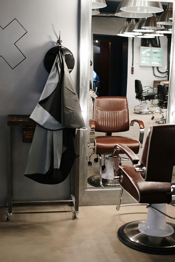 Wenn es um die Ausstattung eines Salons oder Barber-Shops geht, sind Friseur- und Barberstühle zweifellos eines der wichtigsten Elemente