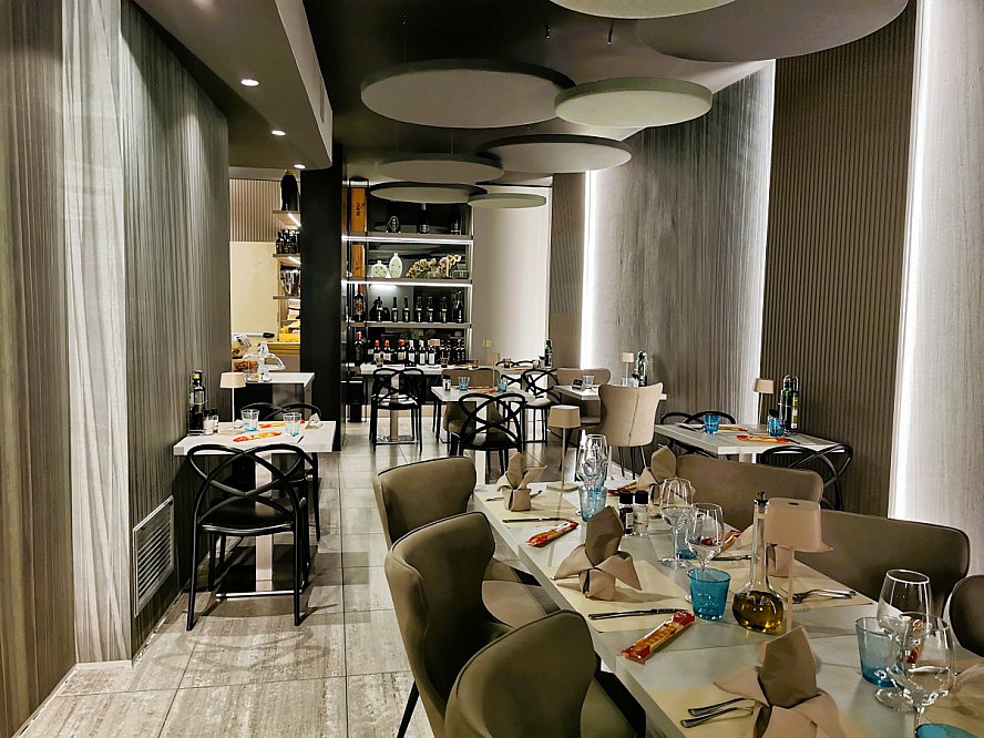 Hotel Lago di Garda Malcesine: Blick in das modern gestaltete Restaurant