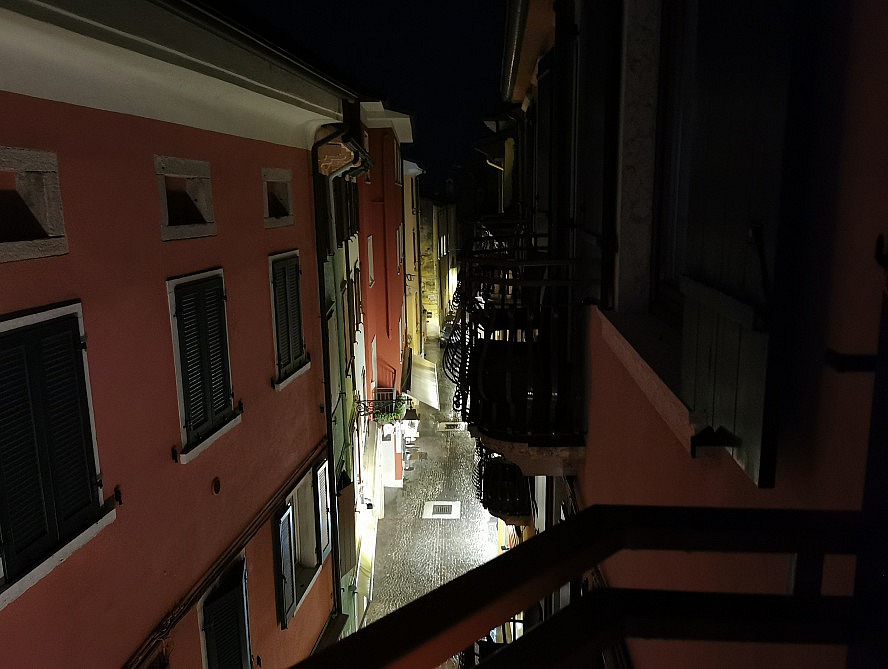 Hotel Lago di Garda Malcesine: nächtlicher Blick von einem der Balkone unseres Zimmers