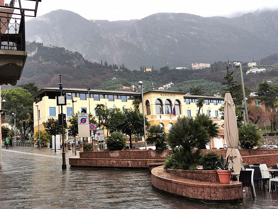 Hotel Lago di Garda Malcesine: unser Spaziergang durch das mittelalterliche Dorf Malcesine, zwischen kleinen Gassen und malerischen Geschäften des Ortes, ist angenehm und entspannend