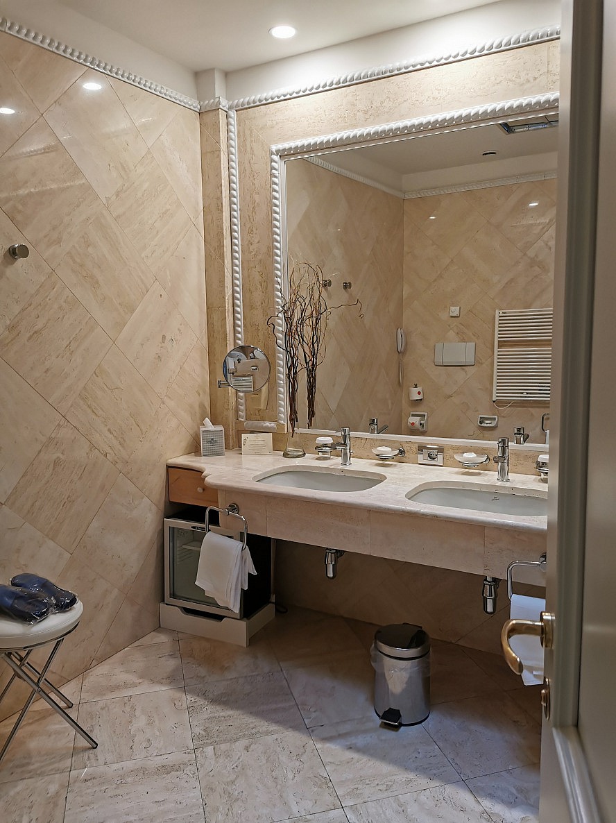 Royal Hotel Sanremo: das Badezimmer ist ebenfalls immer wieder wahrer Luxus