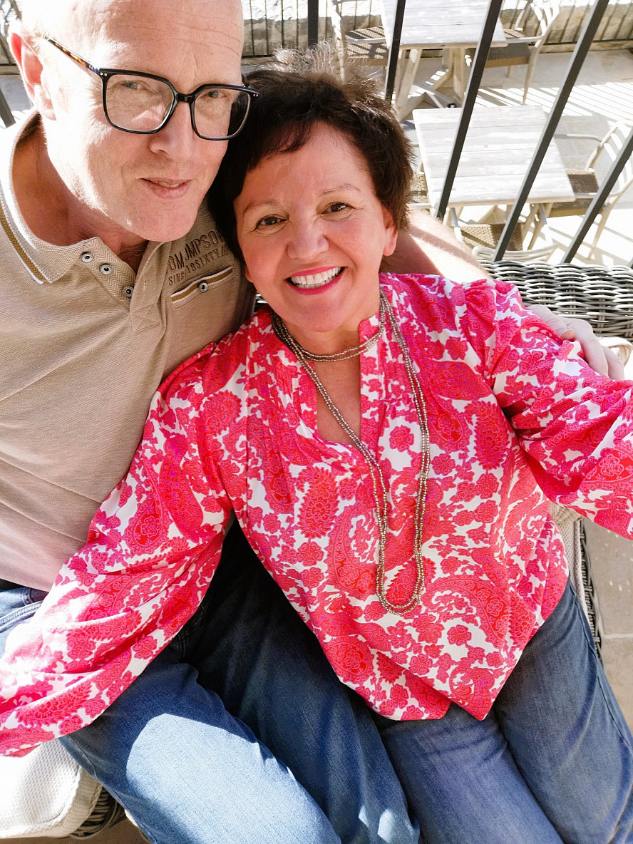 Mougins Luxury Retreats: Annette Maria und Axel entspannen auf eine der Terrassen