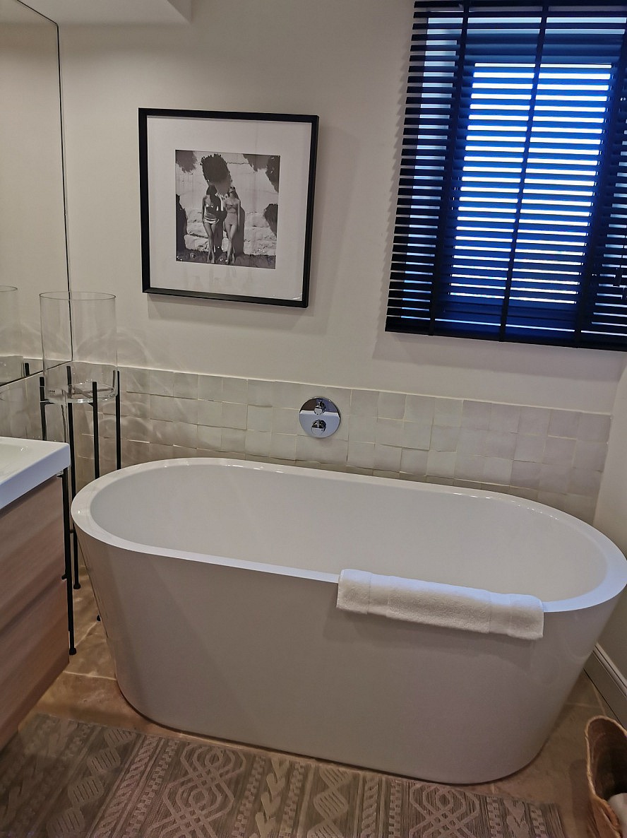 Mougins Luxury Retreats: Badewanne im Badezimmer