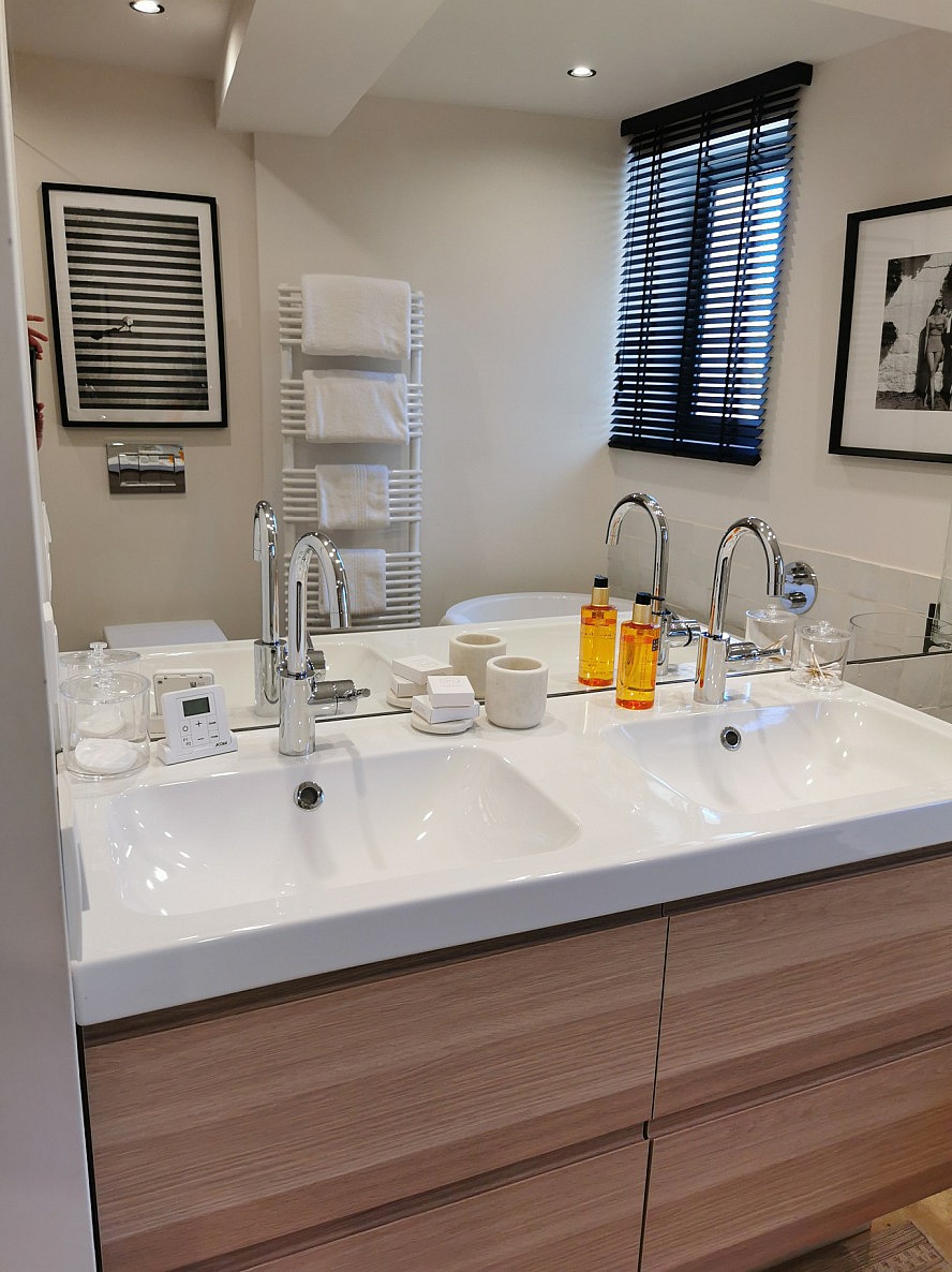 Mougins Luxury Retreats: Blick in das Badezimmer