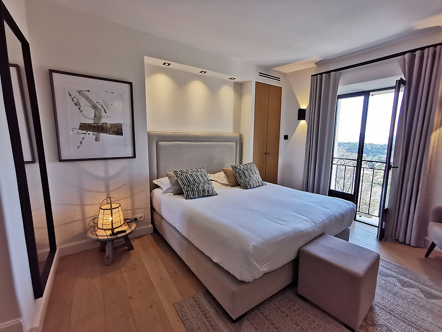 Mougins Luxury Retreats: Blick in das Schlafzimmer unserer Suite