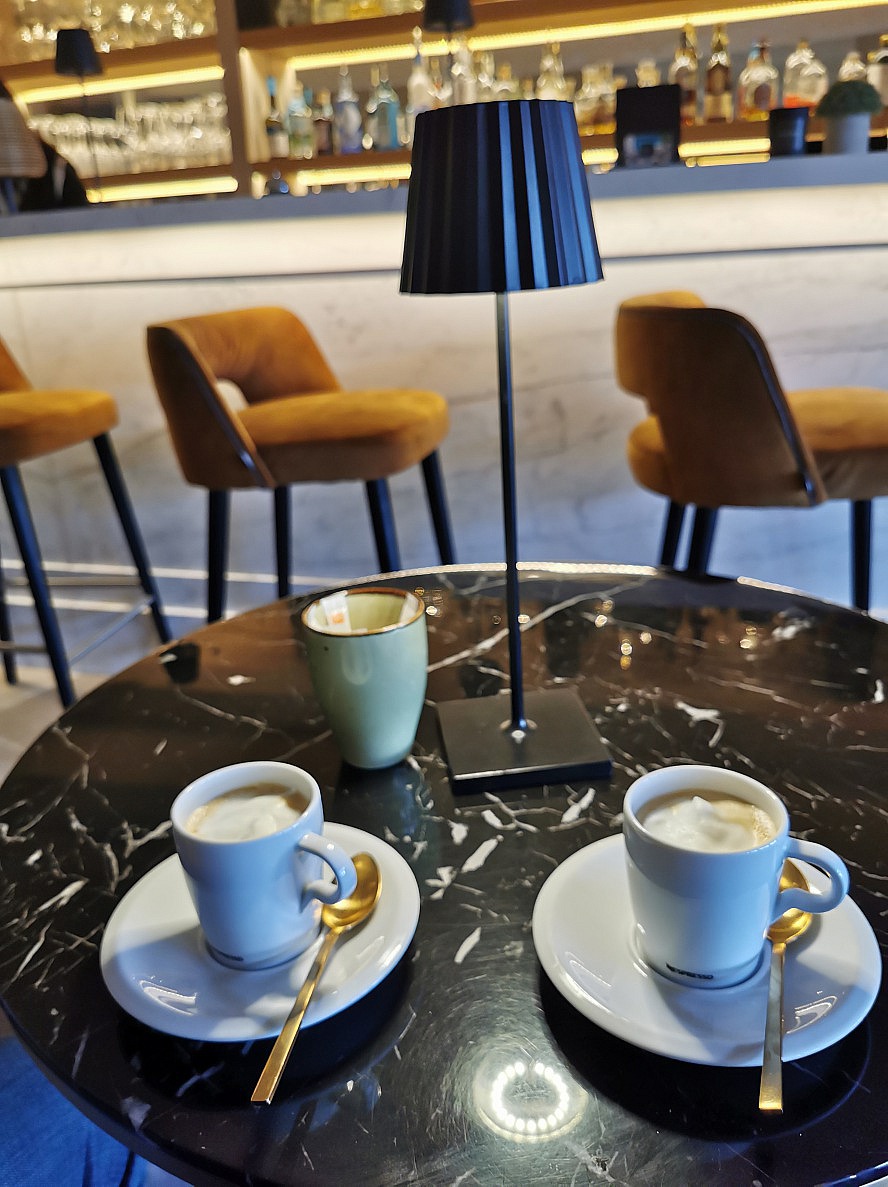 Mougins Luxury Retreats: Café zum Abschied