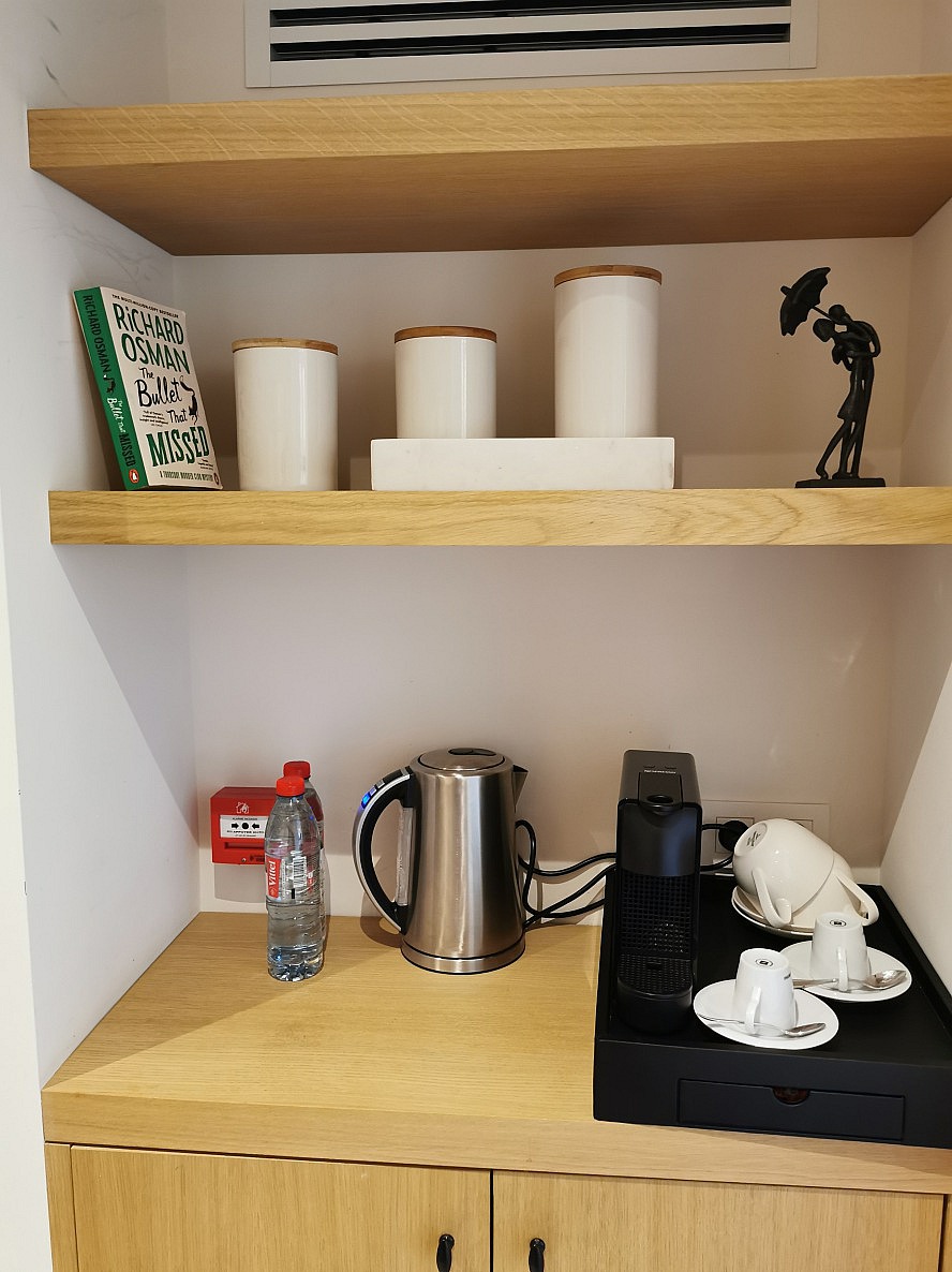 Mougins Luxury Retreats: Nespresso Maschine und Wasserkocher für Tee