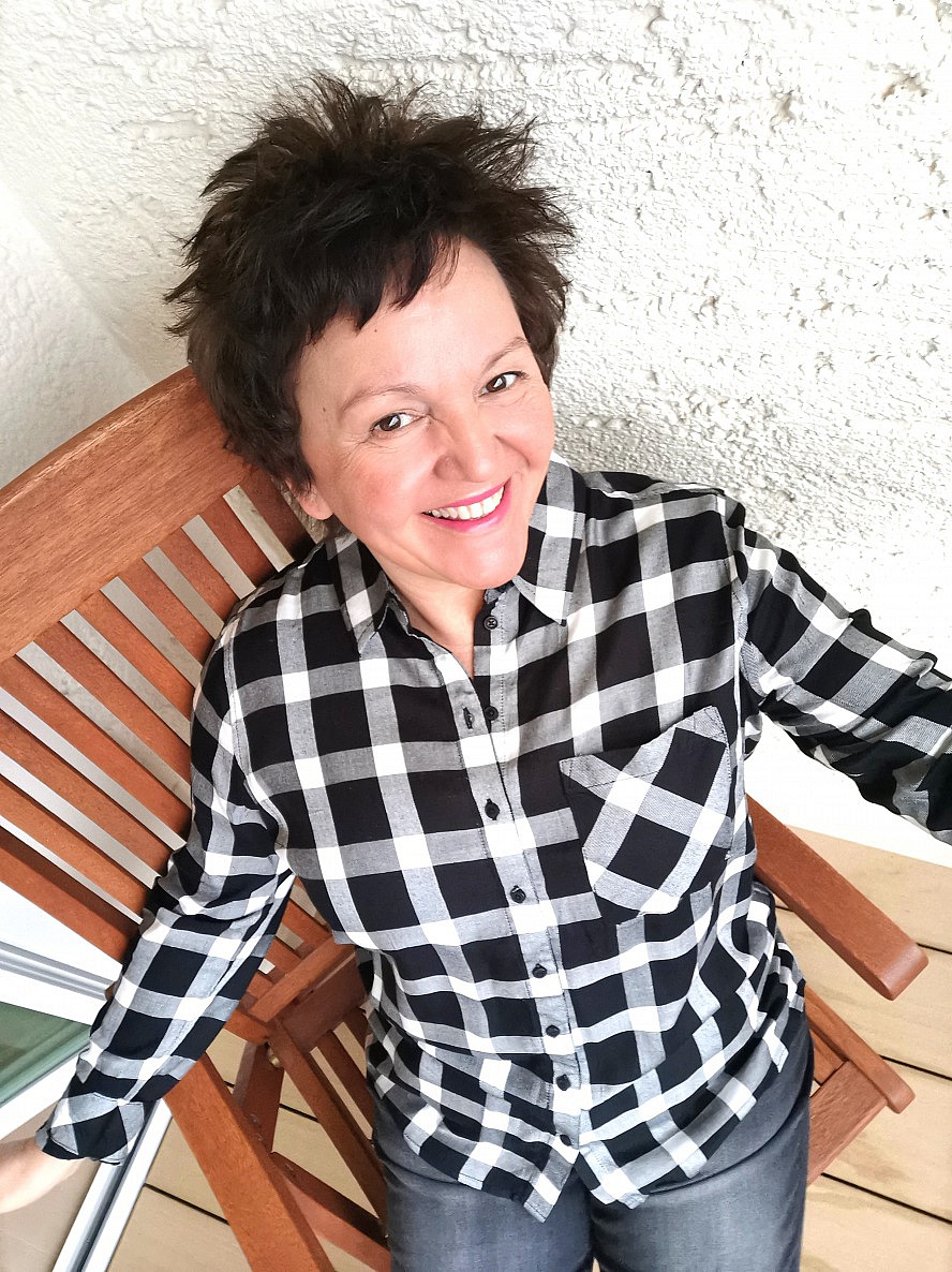 Hotel Lindenwirt: Annette Maria genießt die wohltuende Luft auf dem Balkon