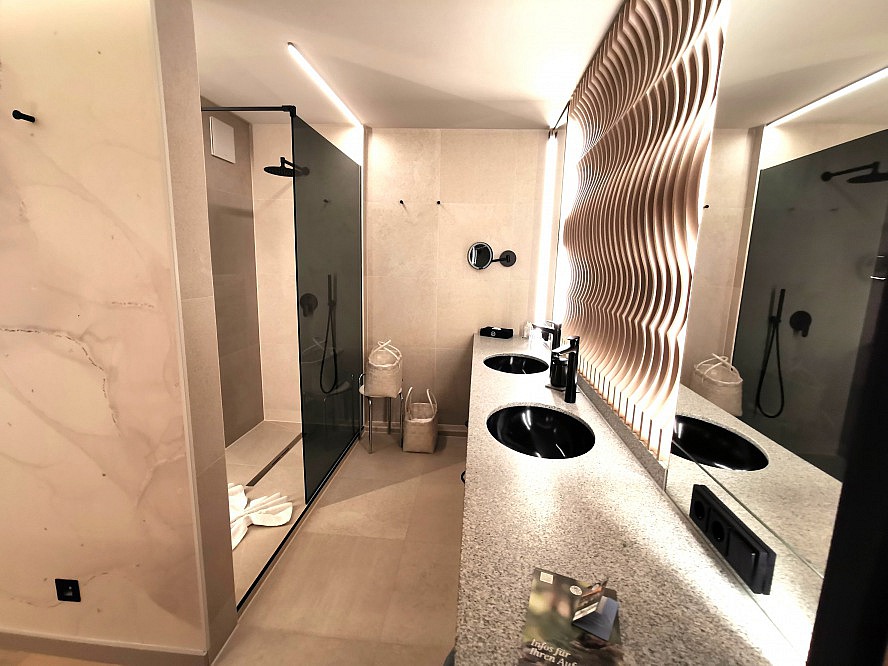 Hotel Lindenwirt: Blick in das Badezimmer