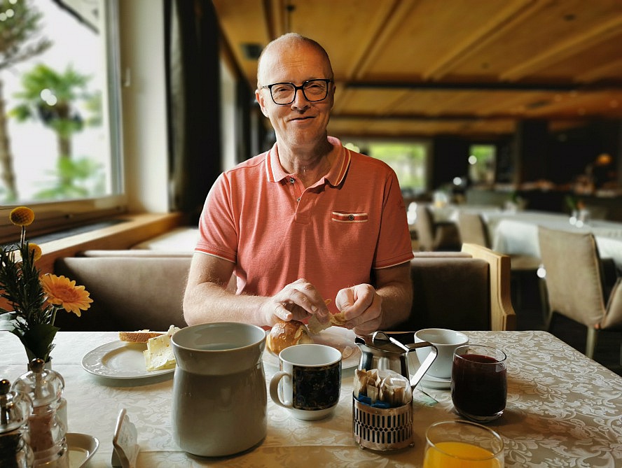 Hotel Sonnenhof: Axel freut sich über das tolle Frühstück