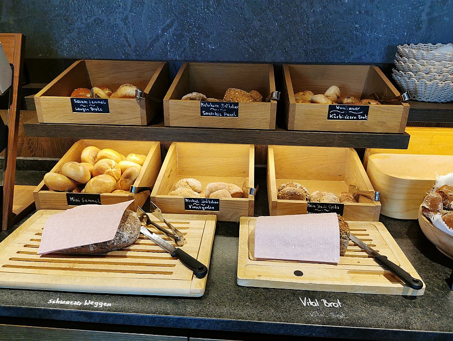 Hotel Sonnenhof: Frisch gebacken - Brot und Gebäck für jeden Geschmack, entweder vom Dorfbäcker, oder sogar hausgemacht nach altem Rezept.