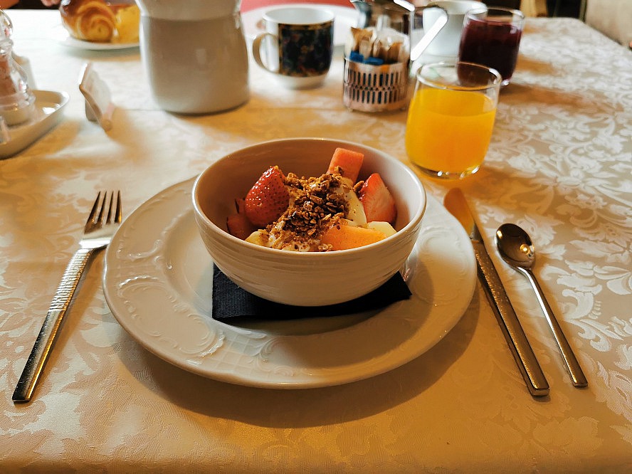 Hotel Sonnenhof: Frischer Obstsalat und gesunde Säfte