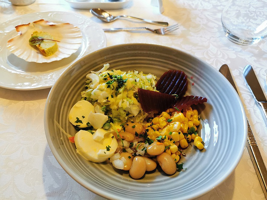 Hotel Sonnenhof: köstliche angerichtete Salate vom Buffet
