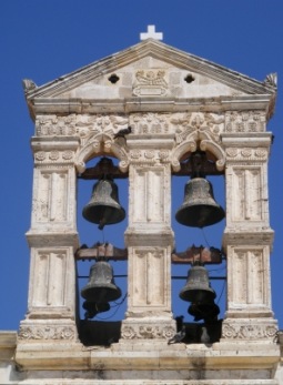 Glockenturm  auf Kreta | Architektur » Kirchen & Religiöse Bauten | tigriszka / pixelio